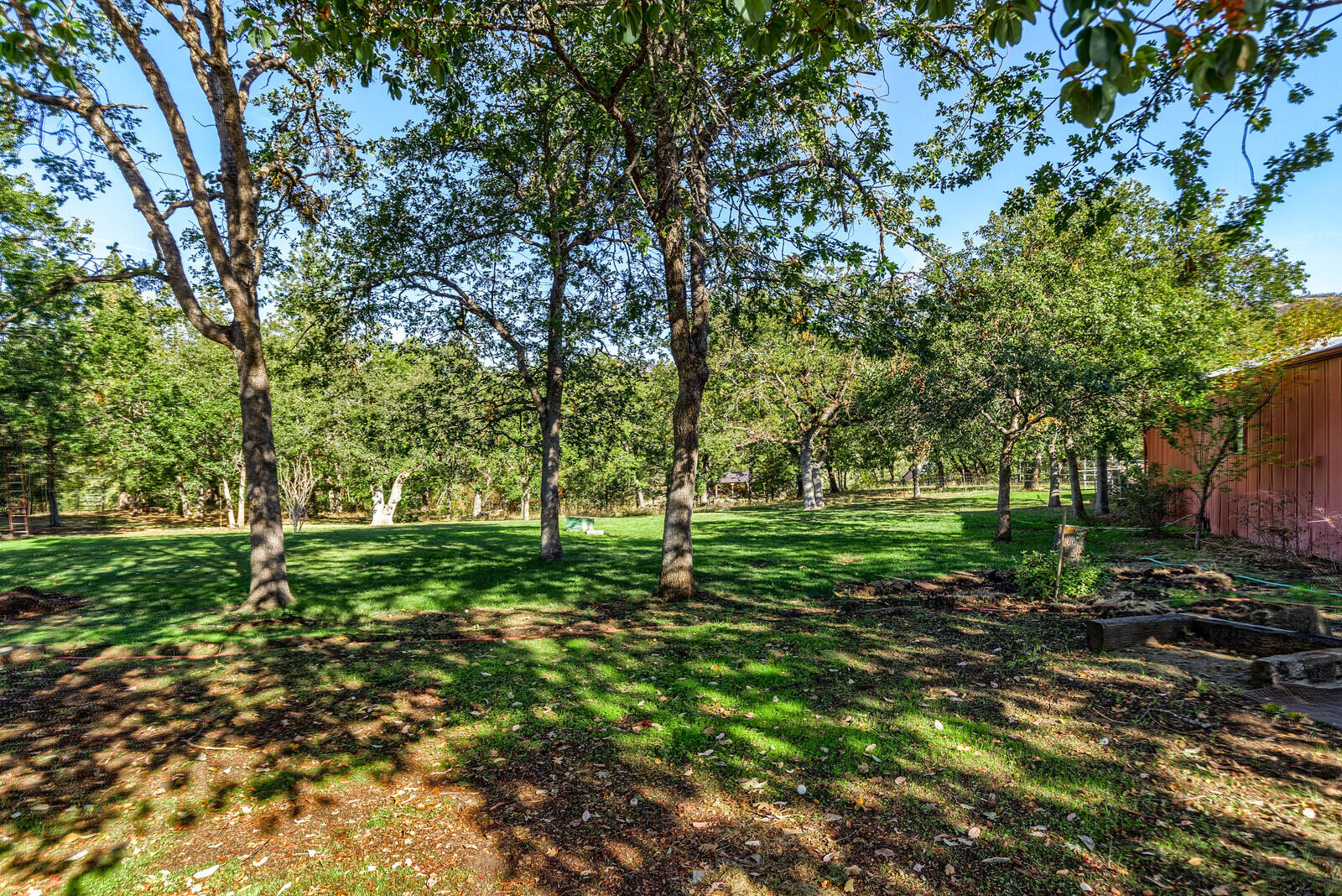 1477 Worthington Road Eagle Point, OR 97524 - Photo 47 of 65 48-Lawn