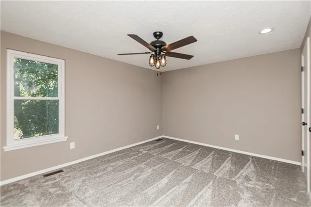 $2,250 | 14509 Northwest 67th Street, Kansas City, MO 64152