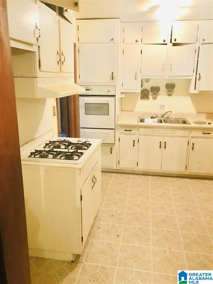 129 16th Avenue Southwest Birmingham, AL 35211 - Photo 10 of 20