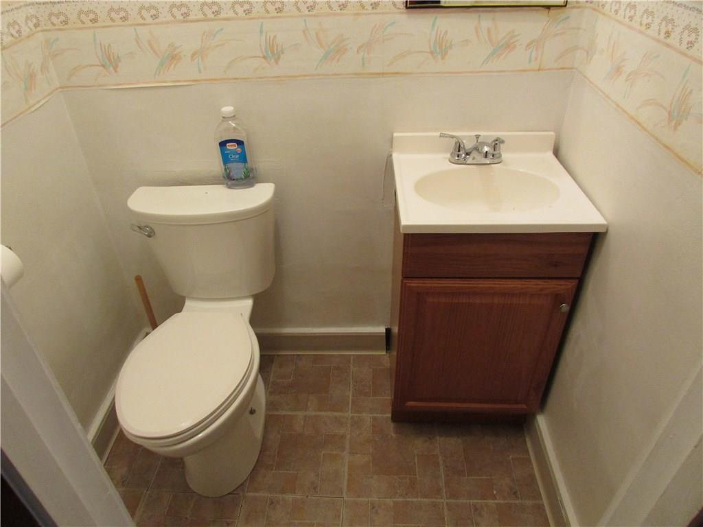 909 Chartiers Avenue McKees Rocks, PA 15136 - Photo 5 of 24 Gallery Image 5