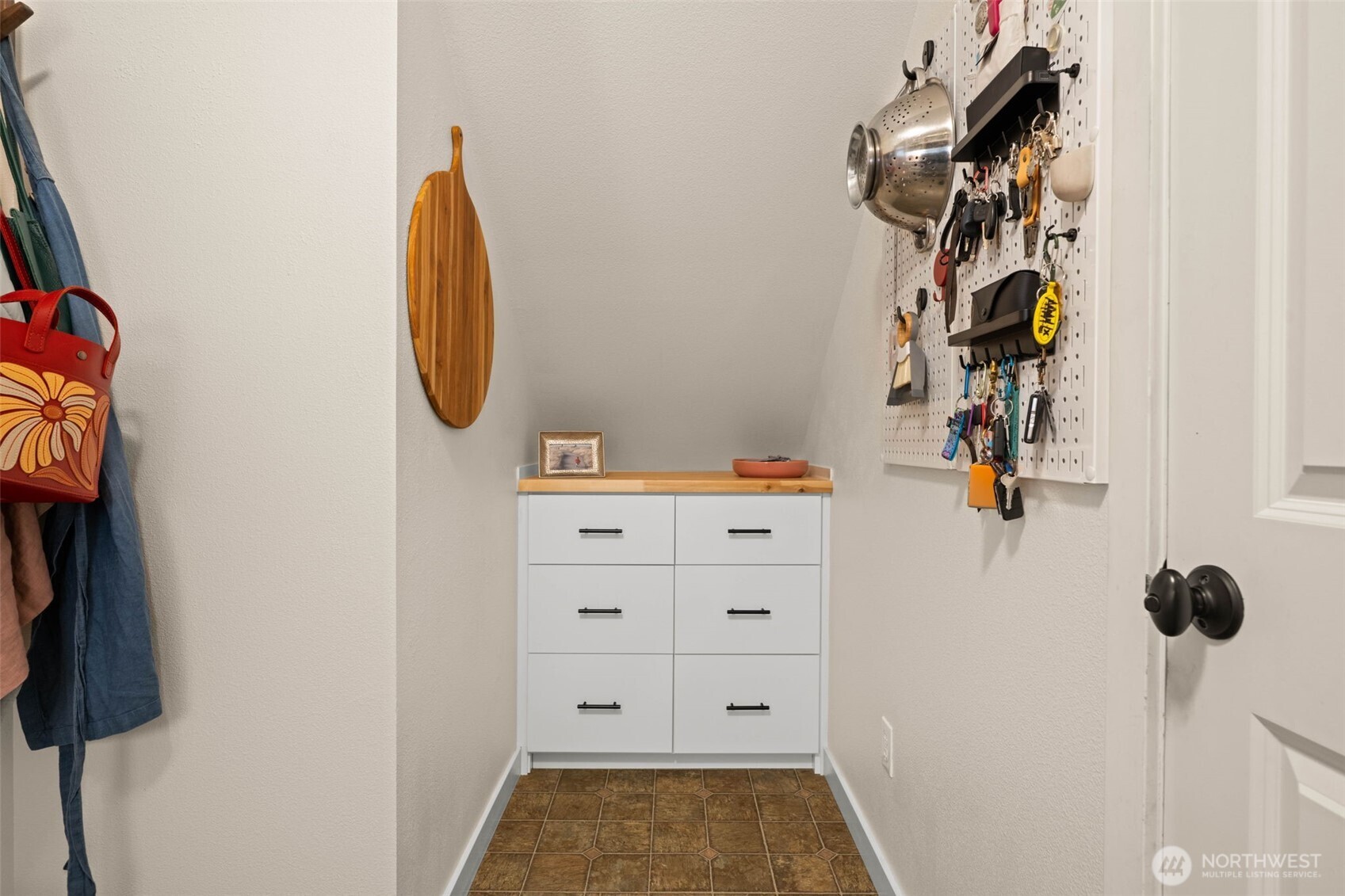 3114 Walker Road DuPont, WA 98327 - Photo 8 of 38 a view of small space with closet