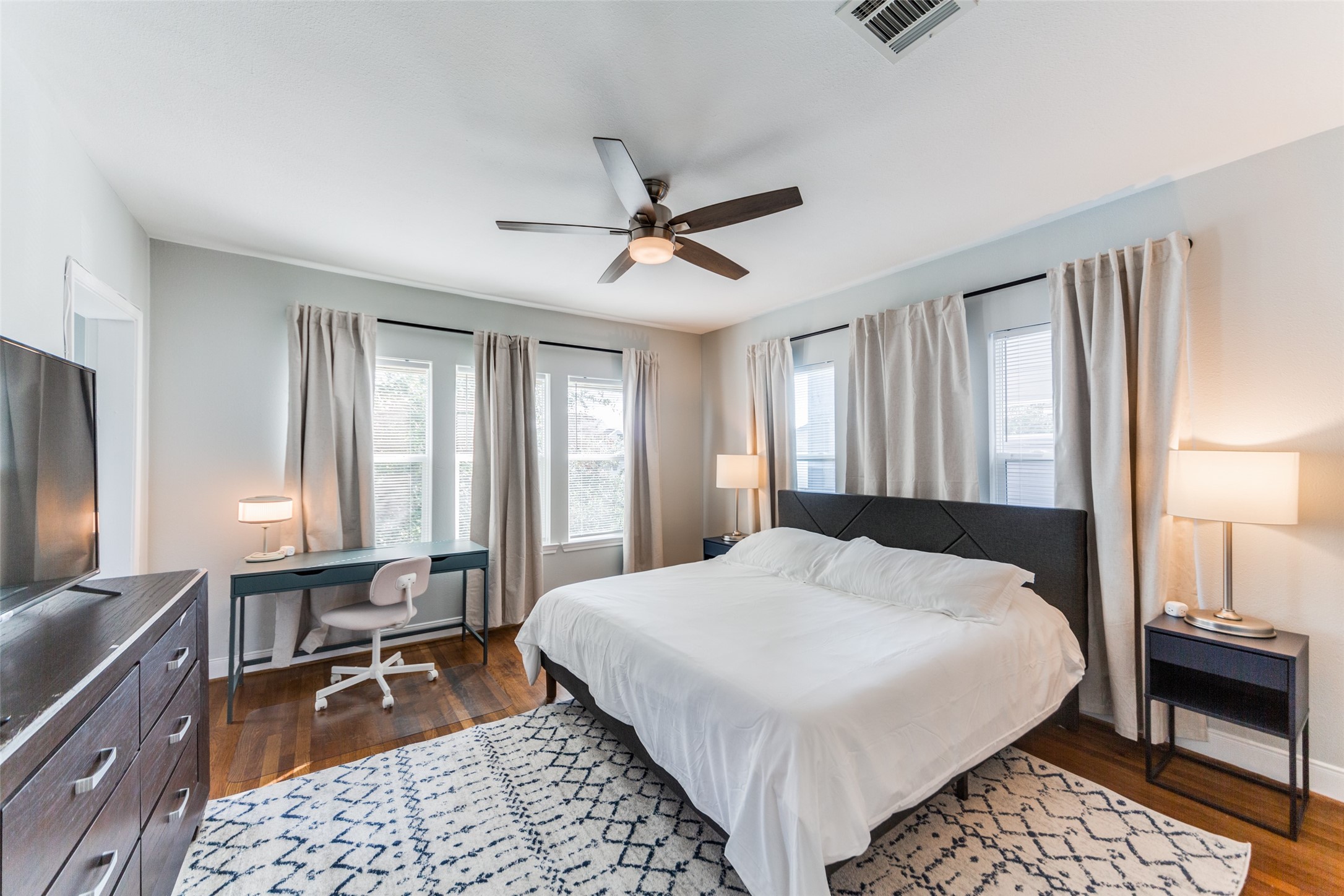 2410 Truxillo Street Houston, TX 77004 - Photo 19 of 41 Unit B (3-bedroom): Comfortable bedroom offering multiple windows, neutral palette, and flexible layout for guests or office use.