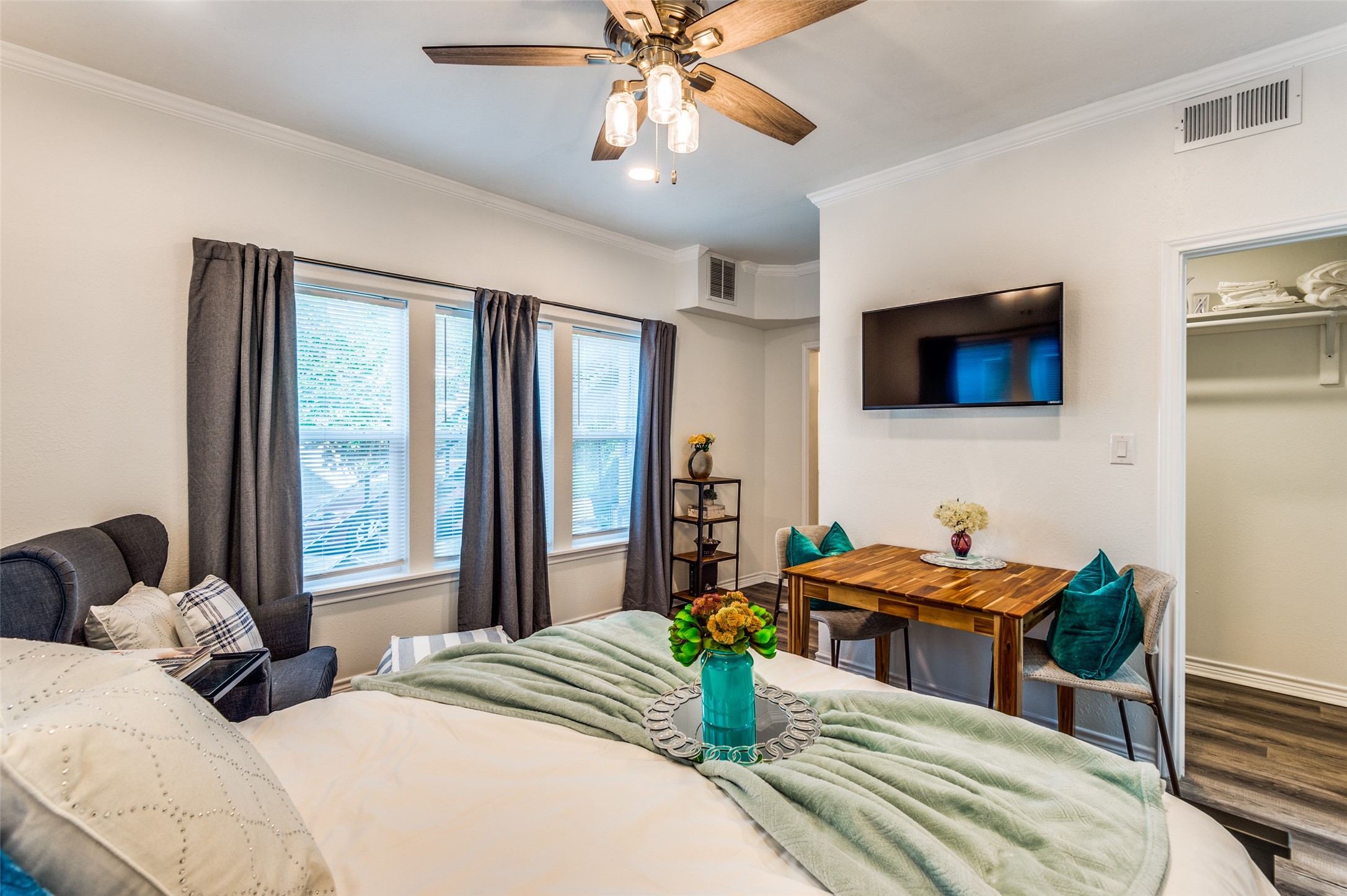 2410 Truxillo Street Houston, TX 77004 - Photo 32 of 41 Unit C (Studio): Spacious studio interior with dining nook, wall-mounted TV space, and multiple windows creating a bright and inviting atmosphere.