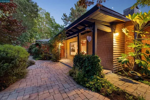 $2,550,000 | 90 Overhill Road, Orinda, CA 94563