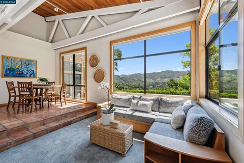 $2,550,000 | 90 Overhill Road, Orinda, CA 94563