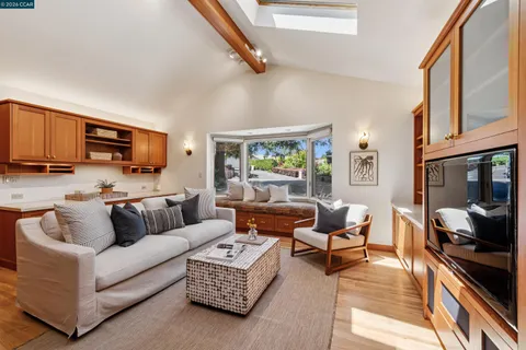 $2,550,000 | 90 Overhill Road, Orinda, CA 94563