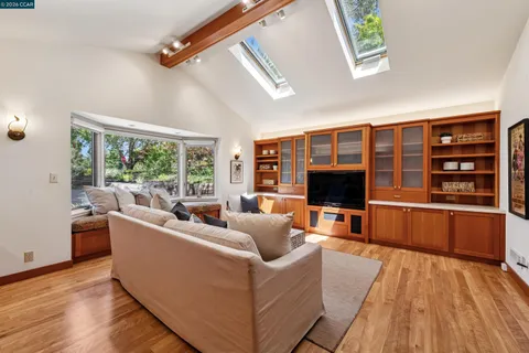 $2,550,000 | 90 Overhill Road, Orinda, CA 94563