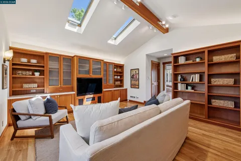 $2,550,000 | 90 Overhill Road, Orinda, CA 94563