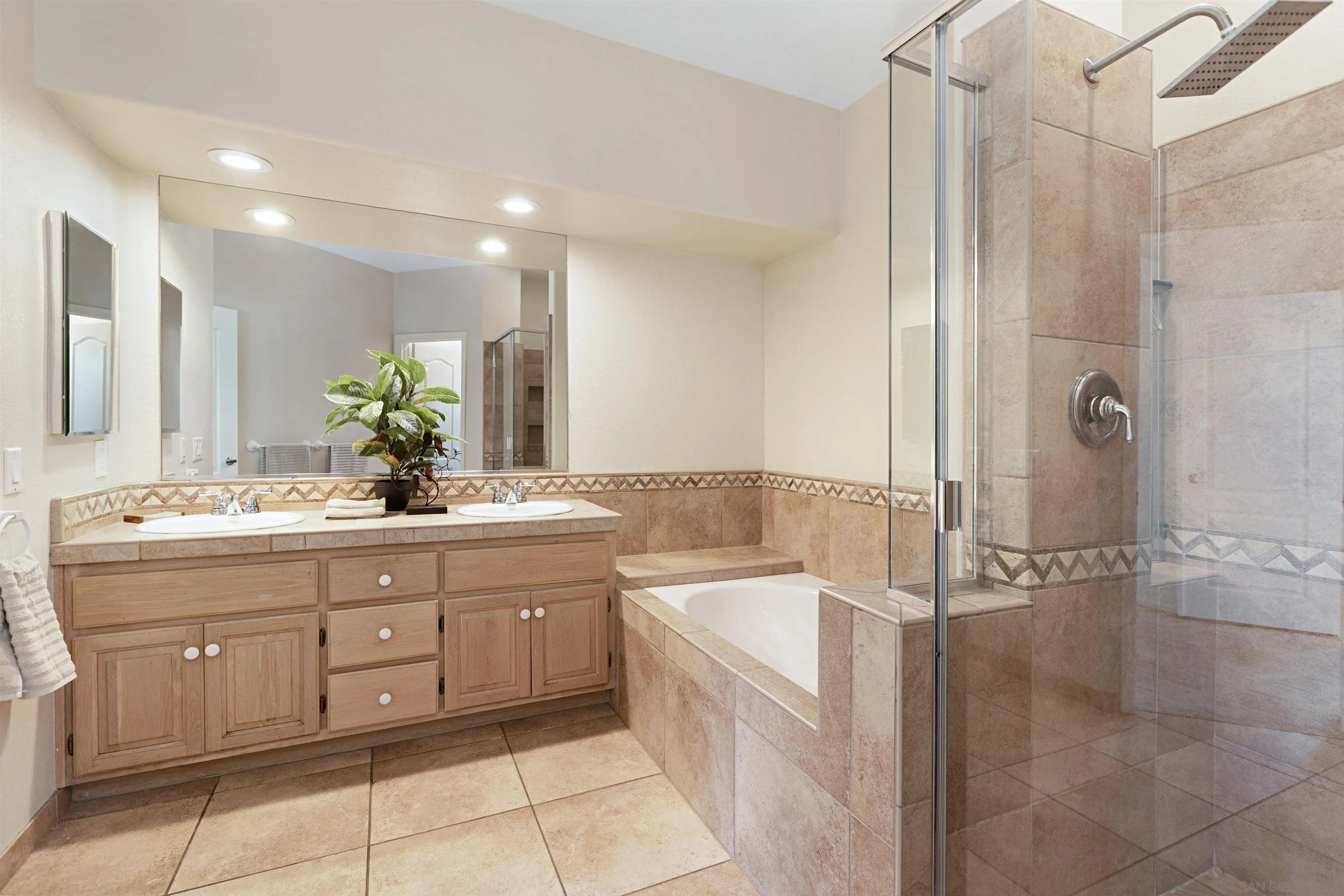 4158 Pindar Way Oceanside, CA 92056 - Photo 20 of 35 a bathroom with a tub sink and mirror