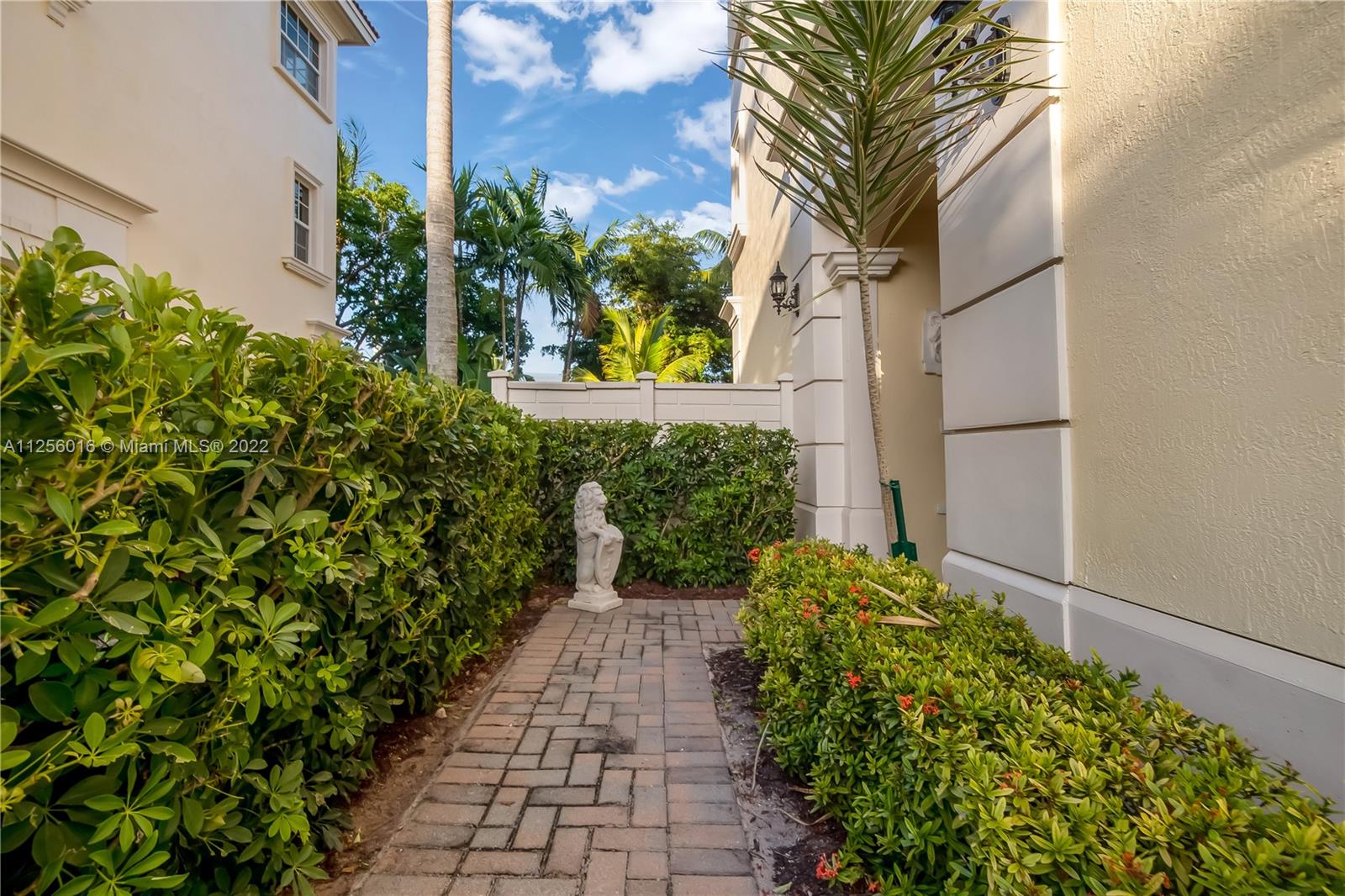 5560 Northeast Trieste Way Boca Raton, FL 33487 - Photo 8 of 28