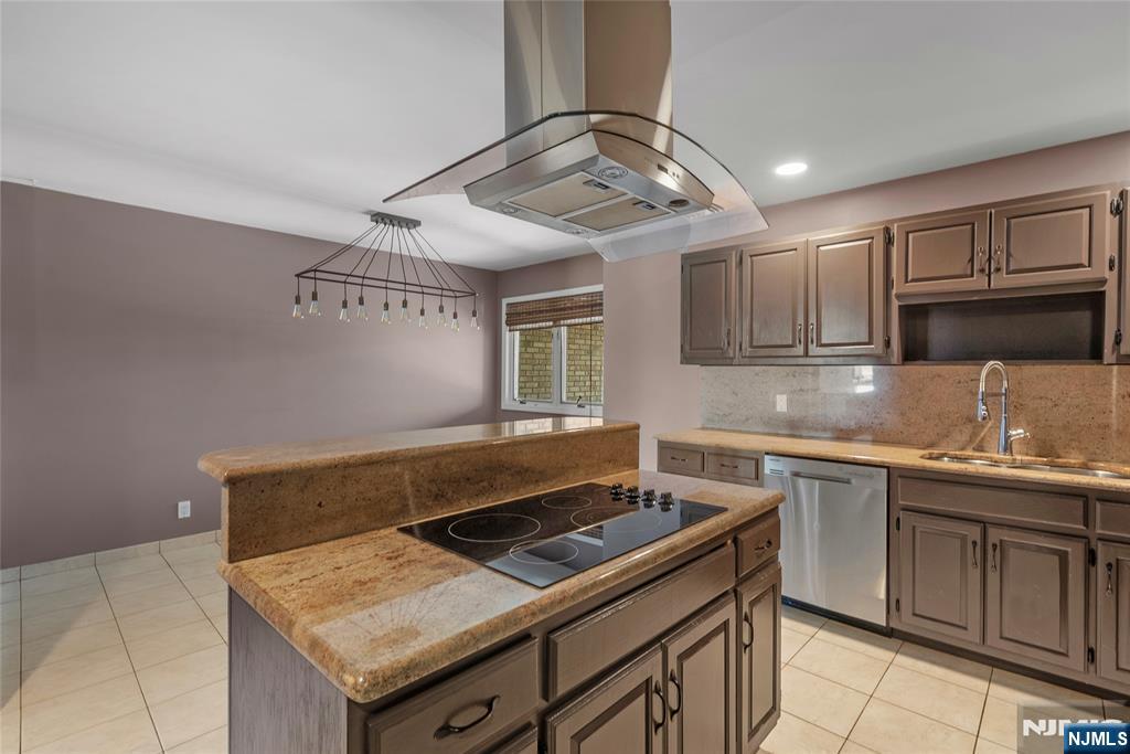 300 Gorge Road, Unit 2 Cliffside Park, NJ 07010 - Photo 4 of 43
