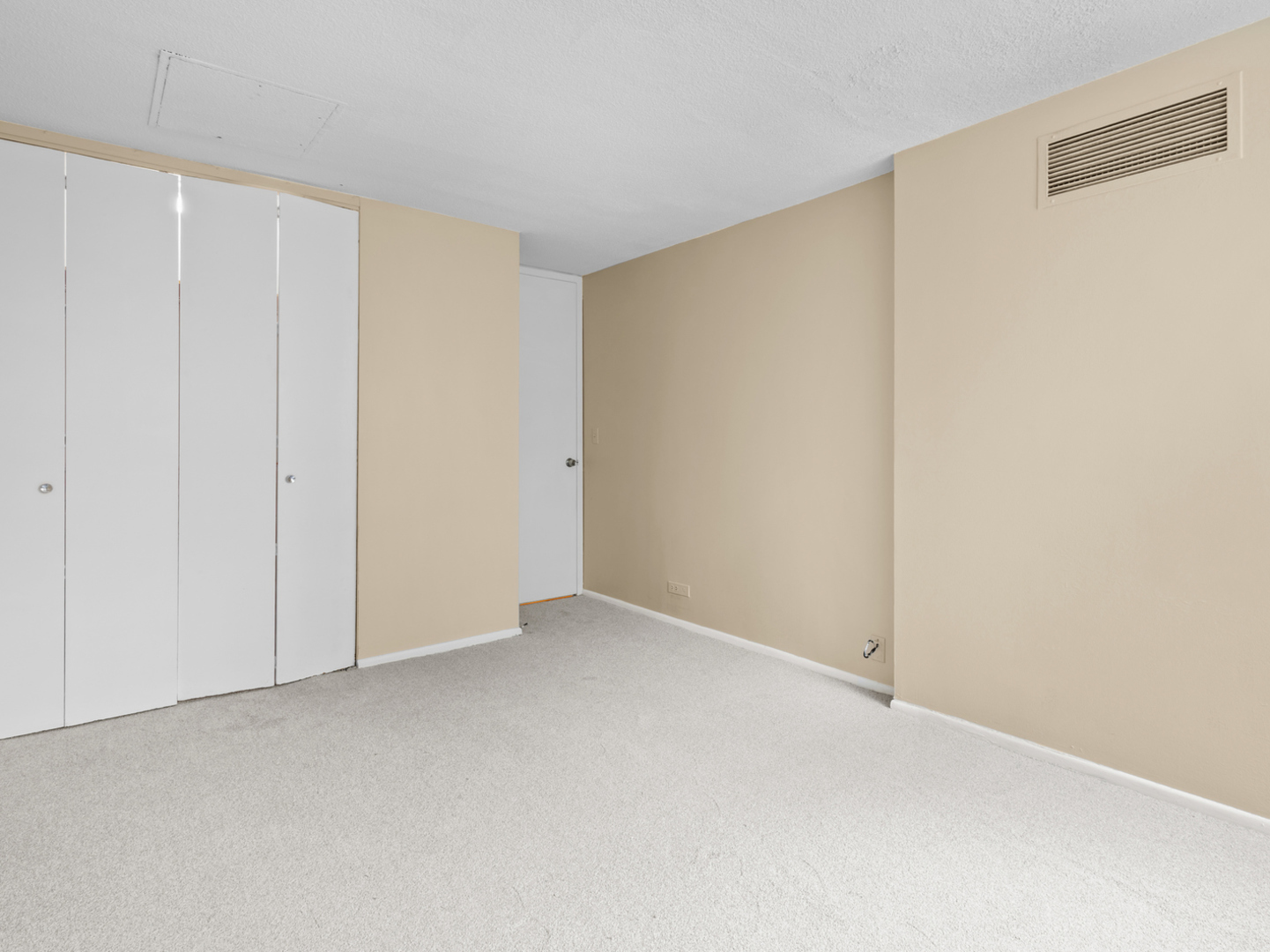 2728 North Hampden Court, Unit 109 Chicago, IL 60614 - Photo 10 of 20 a view of an empty room