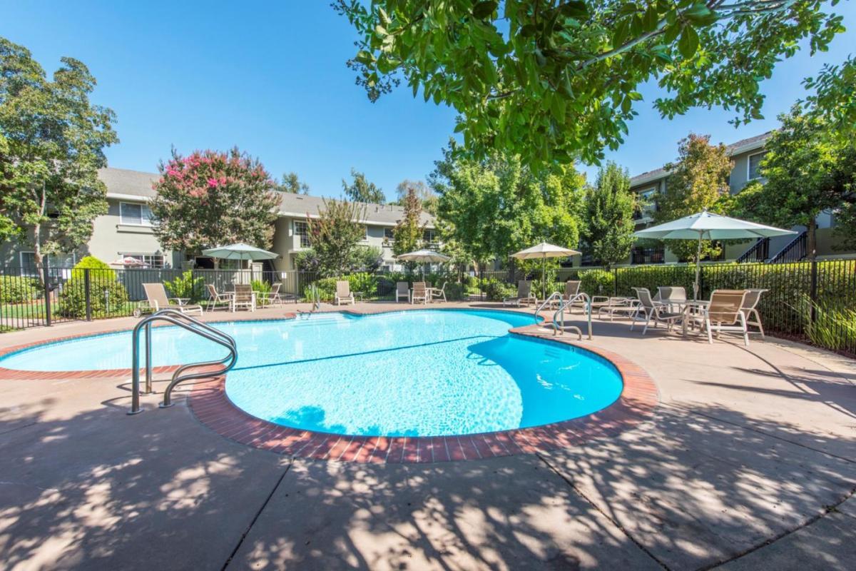 20 Willow Road, Unit 35 Menlo Park, CA 94025 - Photo 12 of 16