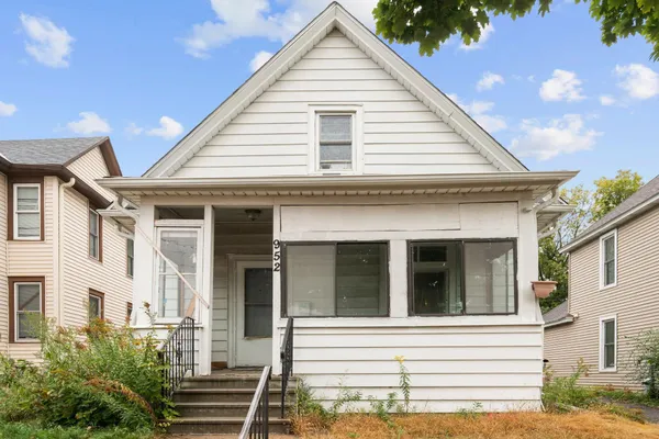 $179,900 | 952 Western Avenue North, St. Paul, MN 55117