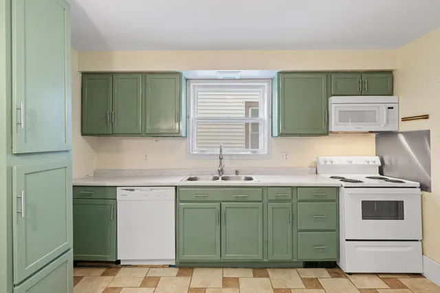 $194,900 | 952 Western Avenue North, St. Paul, MN 55117