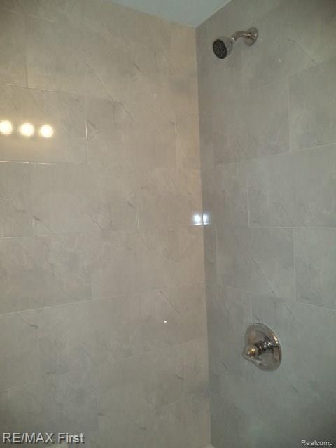 8193 Harding Center Line, MI 48015 - Photo 17 of 36