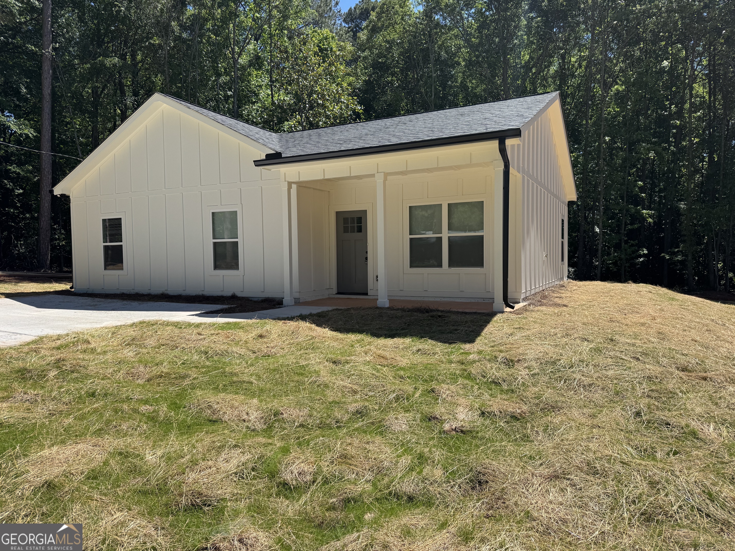 825 Mercer Drive Elberton, GA 30635 - Photo 1 of 22 a view of a house with a yard