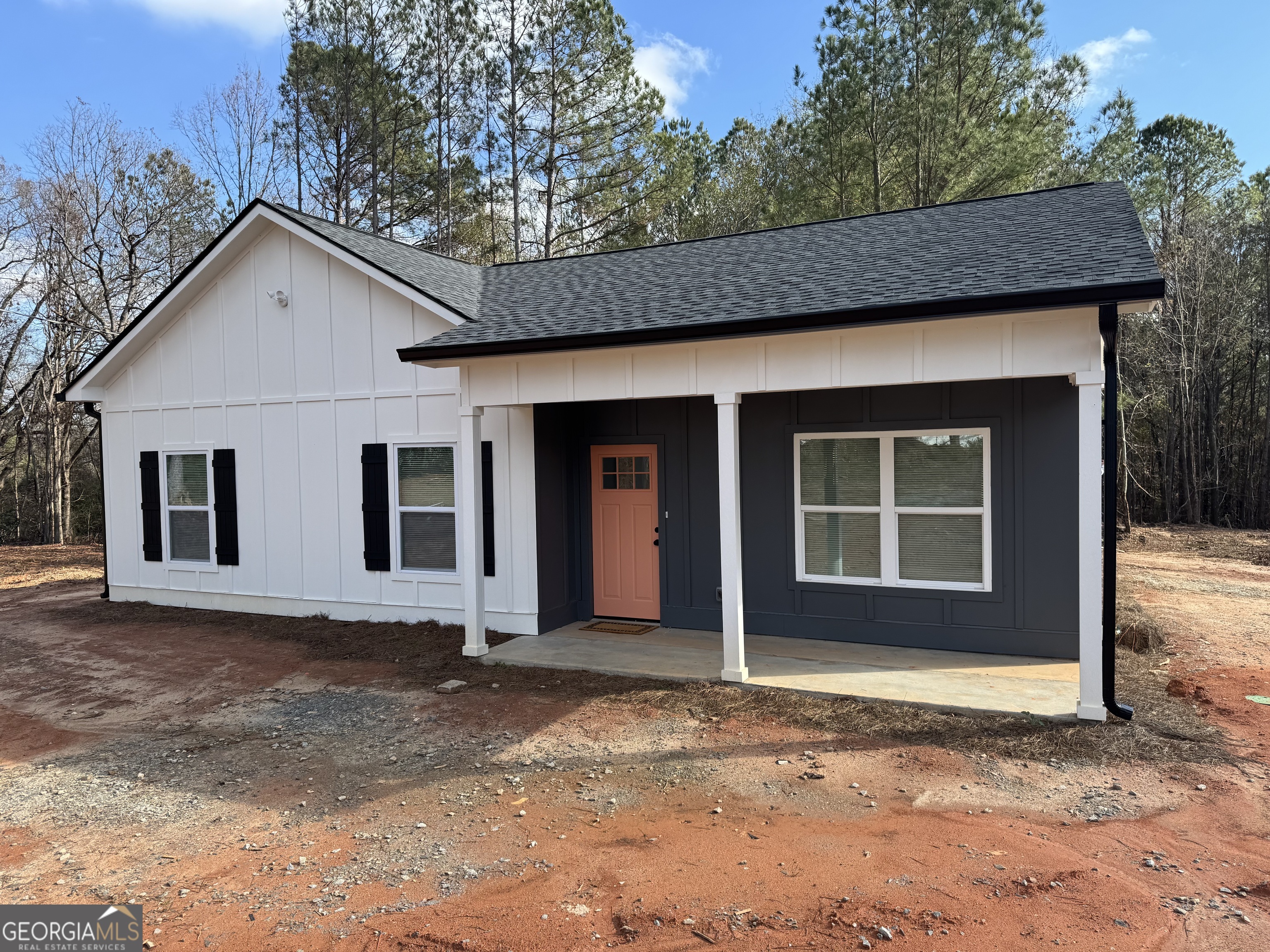 825 Mercer Drive Elberton, GA 30635 - Photo 3 of 16 a front view of a house