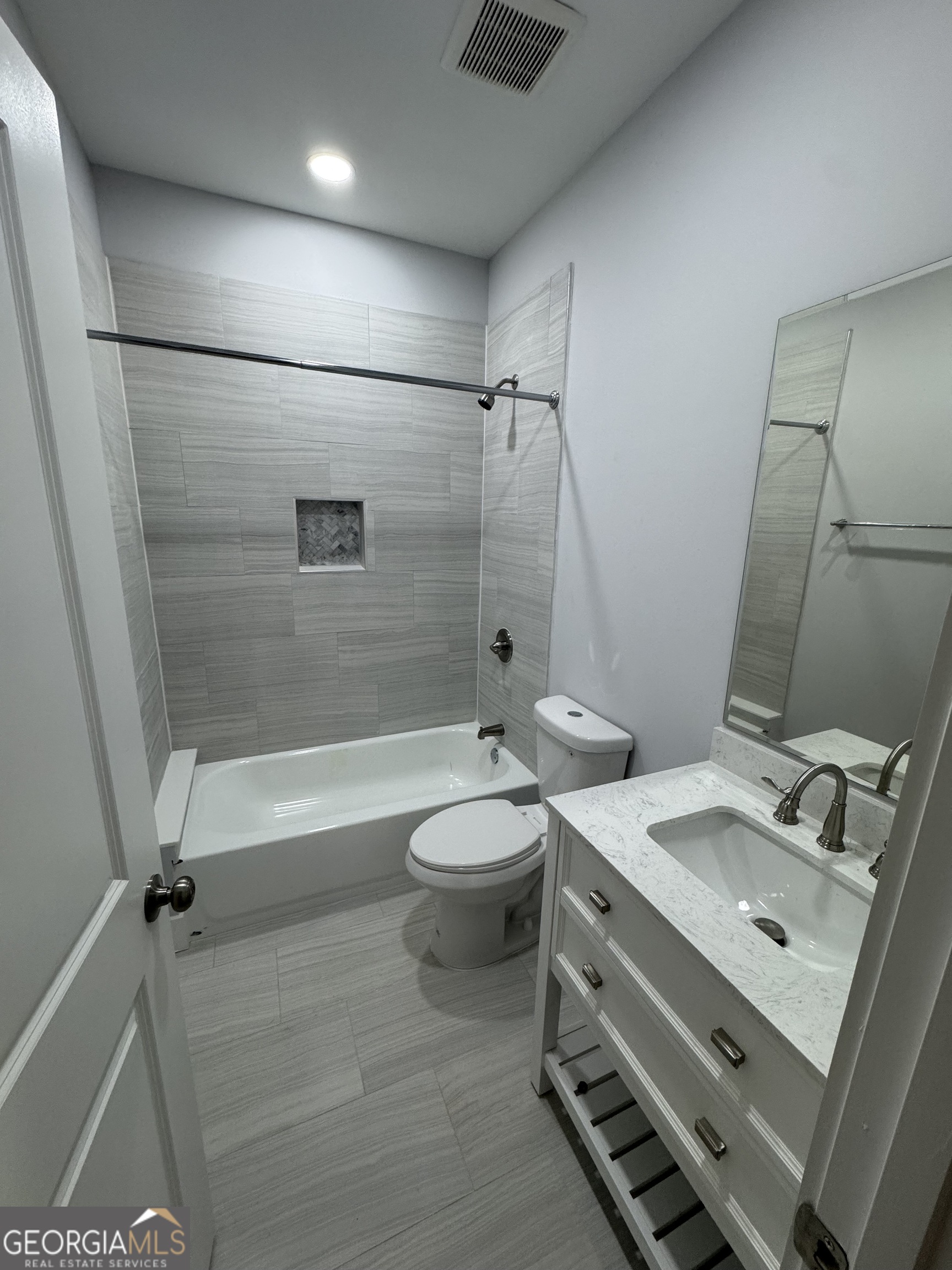 825 Mercer Drive Elberton, GA 30635 - Photo 10 of 16 a bathroom with a sink mirror toilet and bathtub