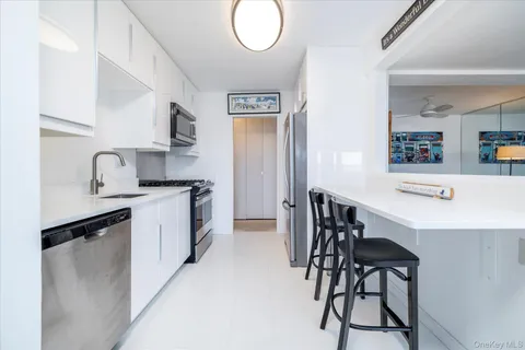 $575,000 | 522 Shore Road, Unit 5P, Long Beach, NY 11561