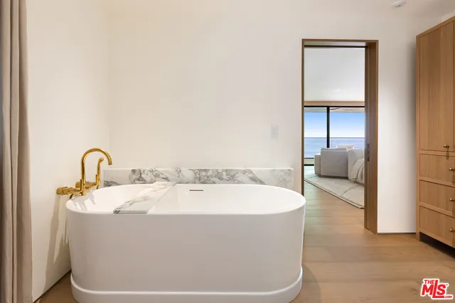 $18,999,000 | 24818 Malibu Road, Malibu, CA 90265