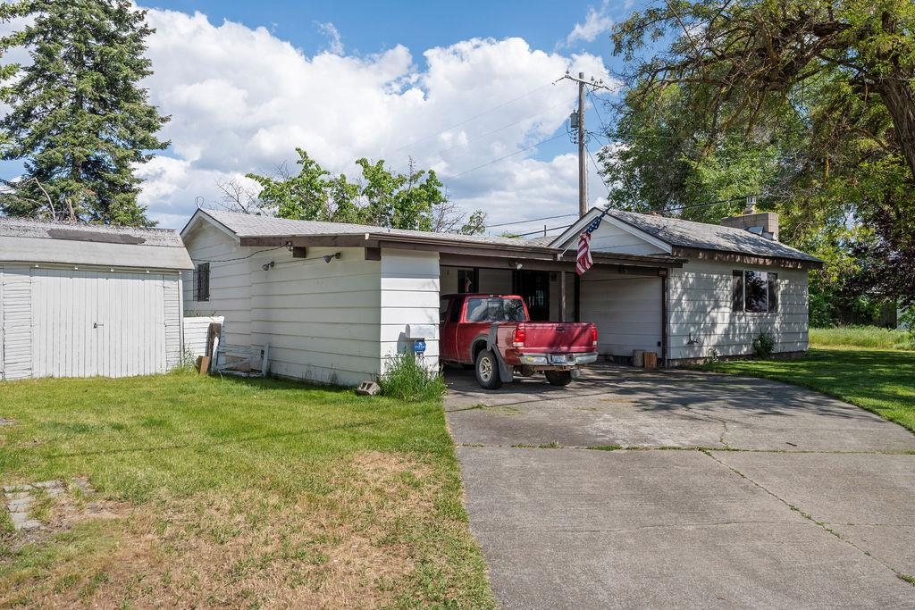 2920 North Regal Street Spokane, WA 99207 - Photo 2 of 34