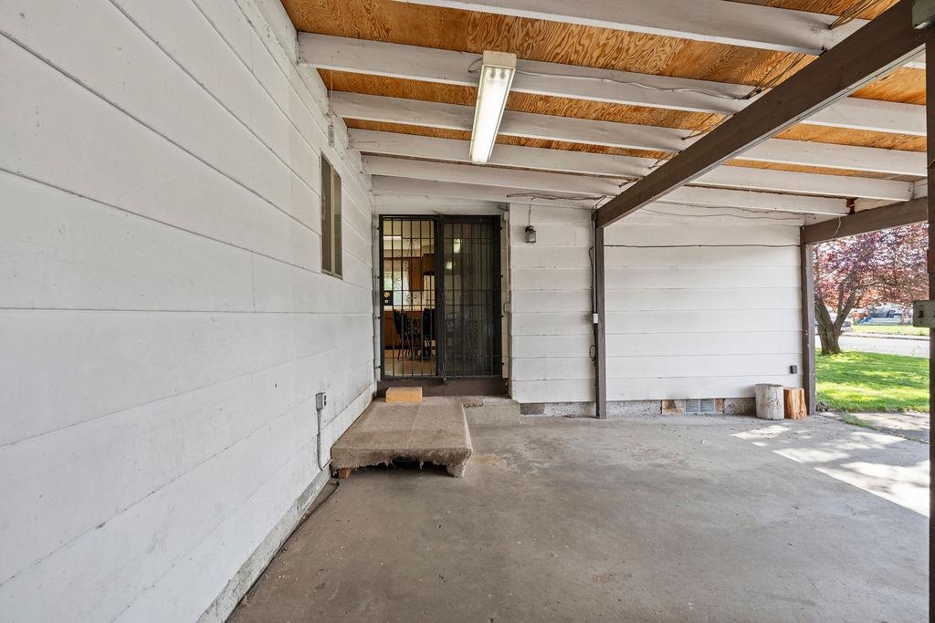 2920 North Regal Street Spokane, WA 99207 - Photo 3 of 34