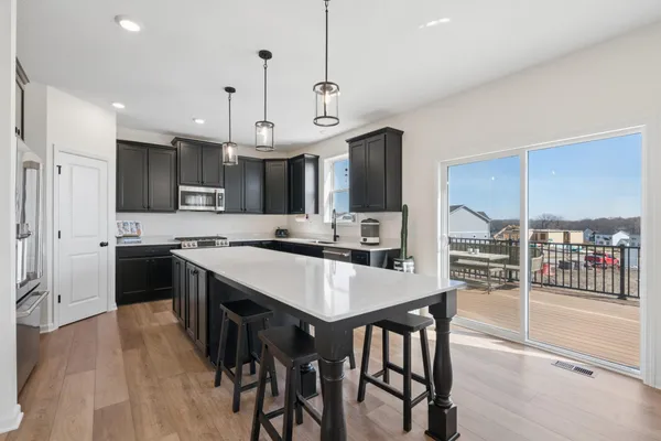 $575,000 | 6615 Bluestem Way, Excelsior, MN 55331