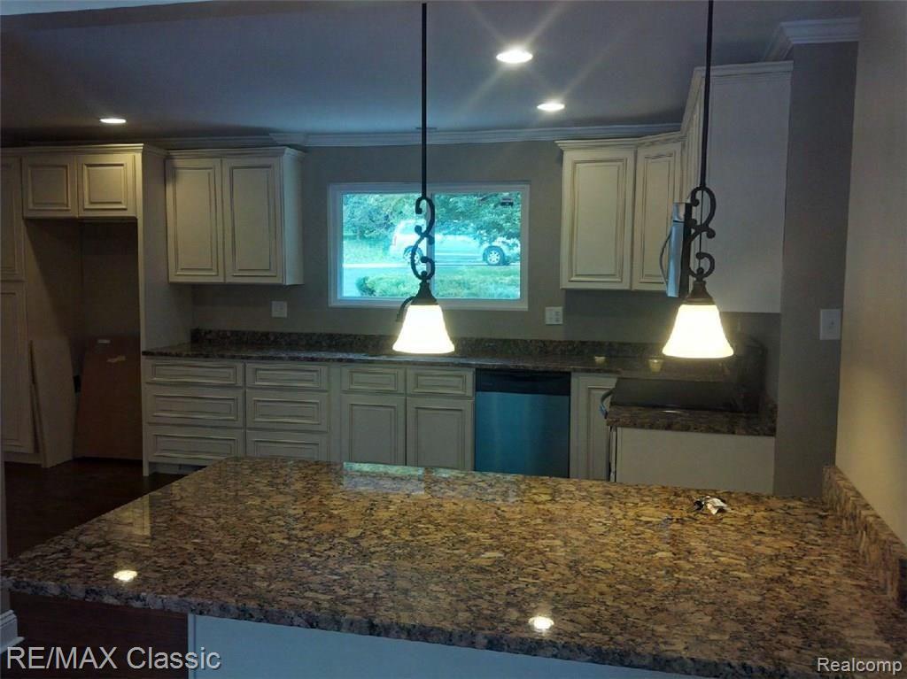 36124 Paddleford Road Farmington Hills, MI 48331 - Photo 9 of 22
