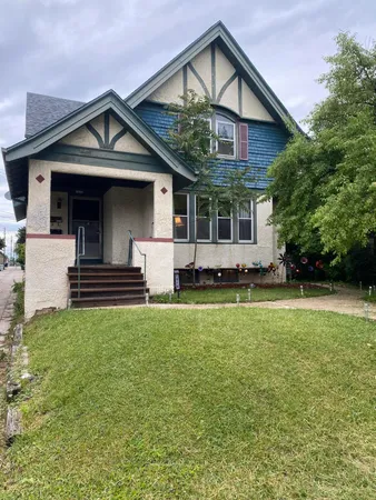 $2,100 | 1818 East Kenwood Boulevard, Milwaukee, WI 53211