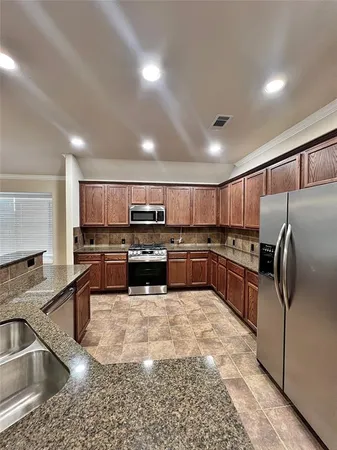 $2,595 | 7235 La Mancha, Grand Prairie, TX 75054
