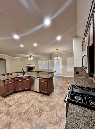 $2,595 | 7235 La Mancha, Grand Prairie, TX 75054