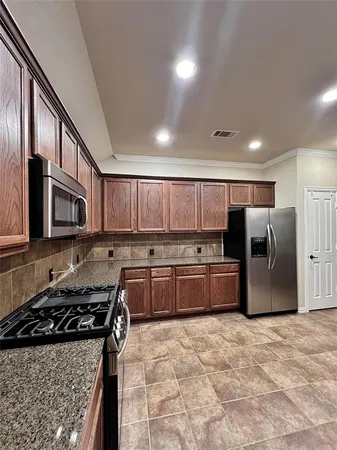 $2,595 | 7235 La Mancha, Grand Prairie, TX 75054