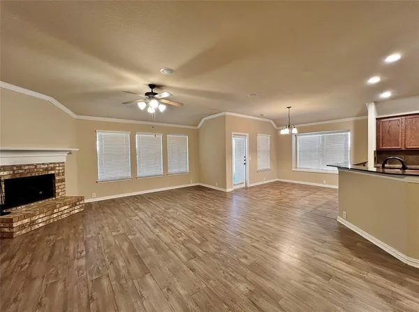 $2,595 | 7235 La Mancha, Grand Prairie, TX 75054