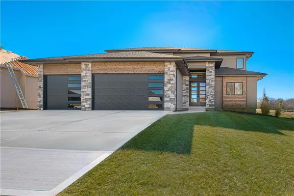 $760,000 | 1009 Wilds Parkway, Greenwood, MO 64034