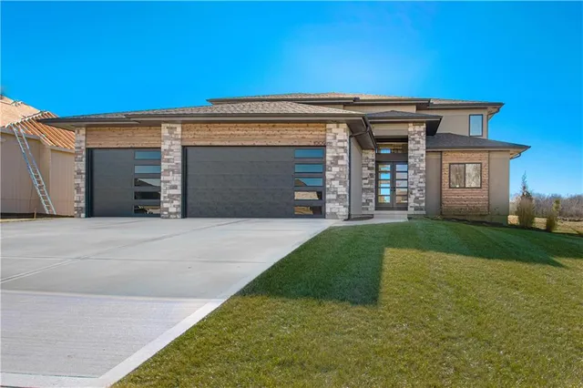 $775,000 | 1009 Wilds Parkway, Greenwood, MO 64034