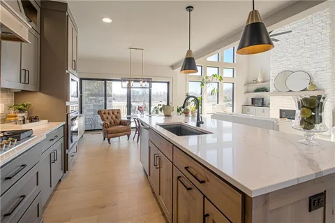 $775,000 | 1009 Wilds Parkway, Greenwood, MO 64034