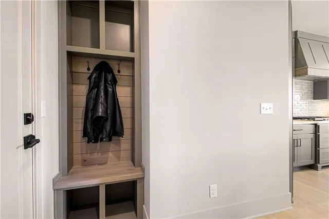 $775,000 | 1009 Wilds Parkway, Greenwood, MO 64034