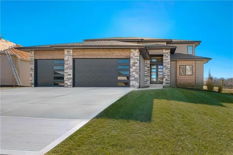 $775,000 | 1009 Wilds Parkway, Greenwood, MO 64034