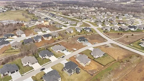 $760,000 | 1009 Wilds Parkway, Greenwood, MO 64034