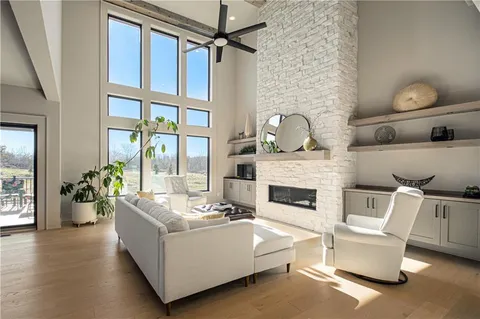 $775,000 | 1009 Wilds Parkway, Greenwood, MO 64034