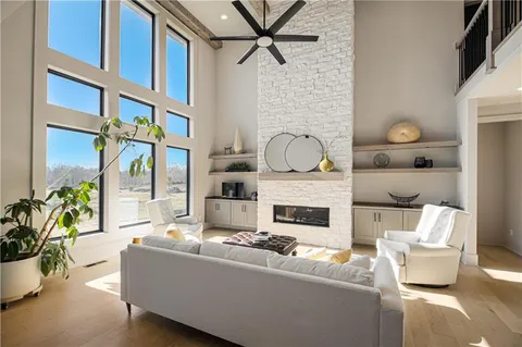 $775,000 | 1009 Wilds Parkway, Greenwood, MO 64034