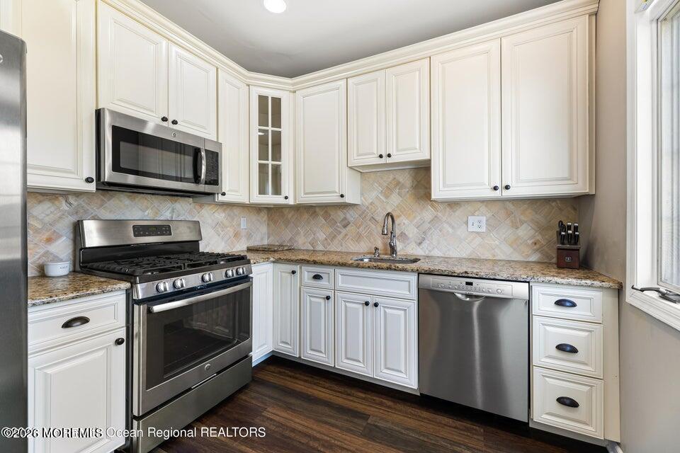 48 Rutland Lane Monroe Township, NJ 08831 - Photo 4 of 37 kitchen