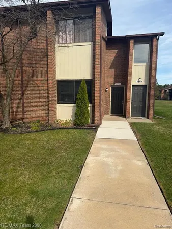 $1,400 | 33753 Pondview Circle, Livonia, MI 48152