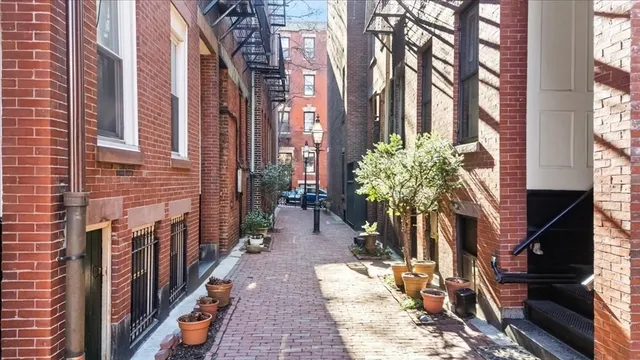 $739,900 | 6 Goodwin Place, Unit 4, Boston, MA 02114