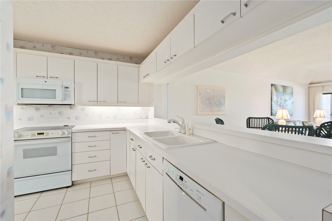 8840 South Sea Oaks Way, Unit 303B Vero Beach, FL 32963 - Photo 7 of 32