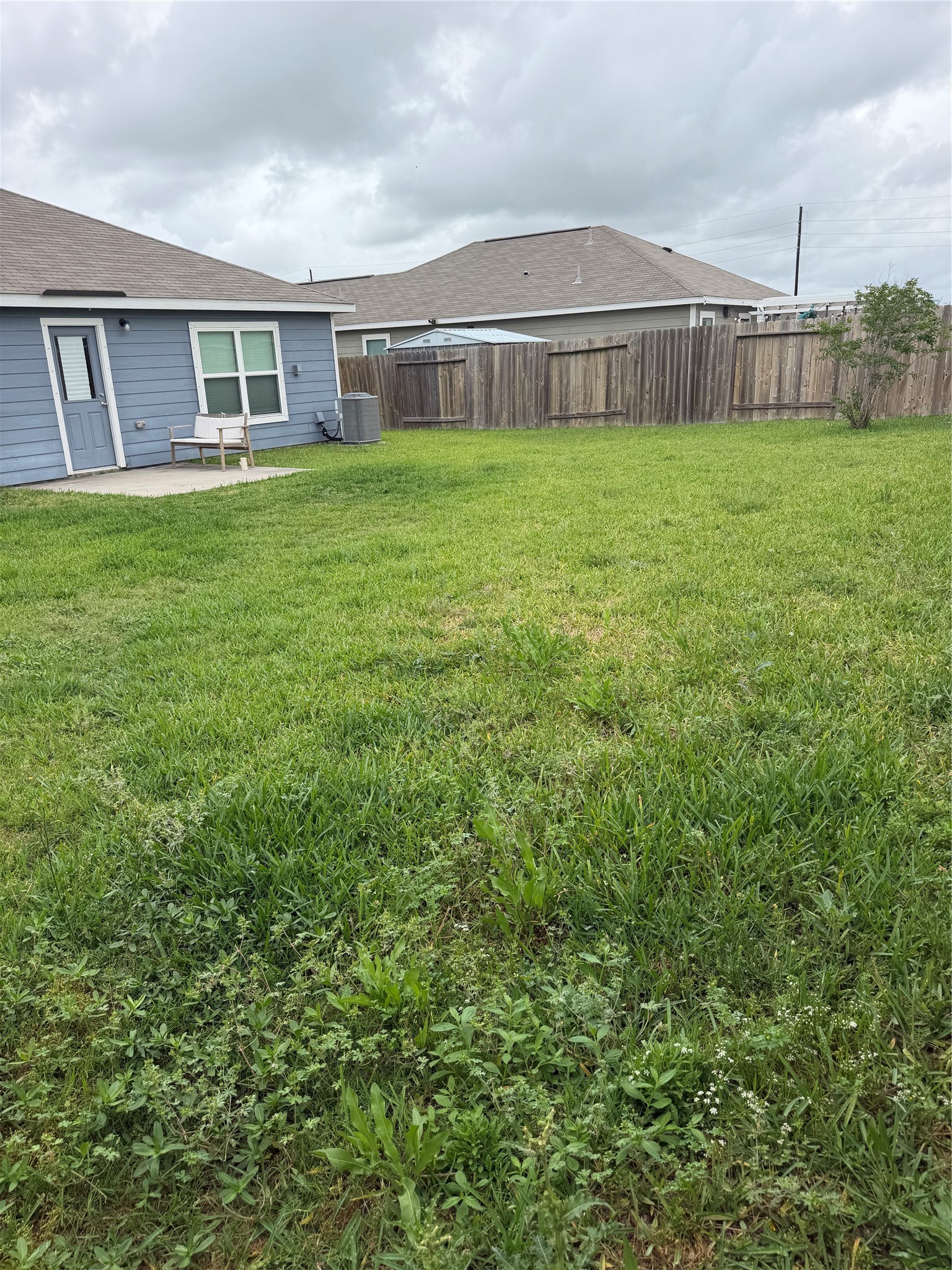 8410 Dusty Ridge Road Baytown, TX 77523 - Photo 4 of 18 a backyard of a house with lots of green space