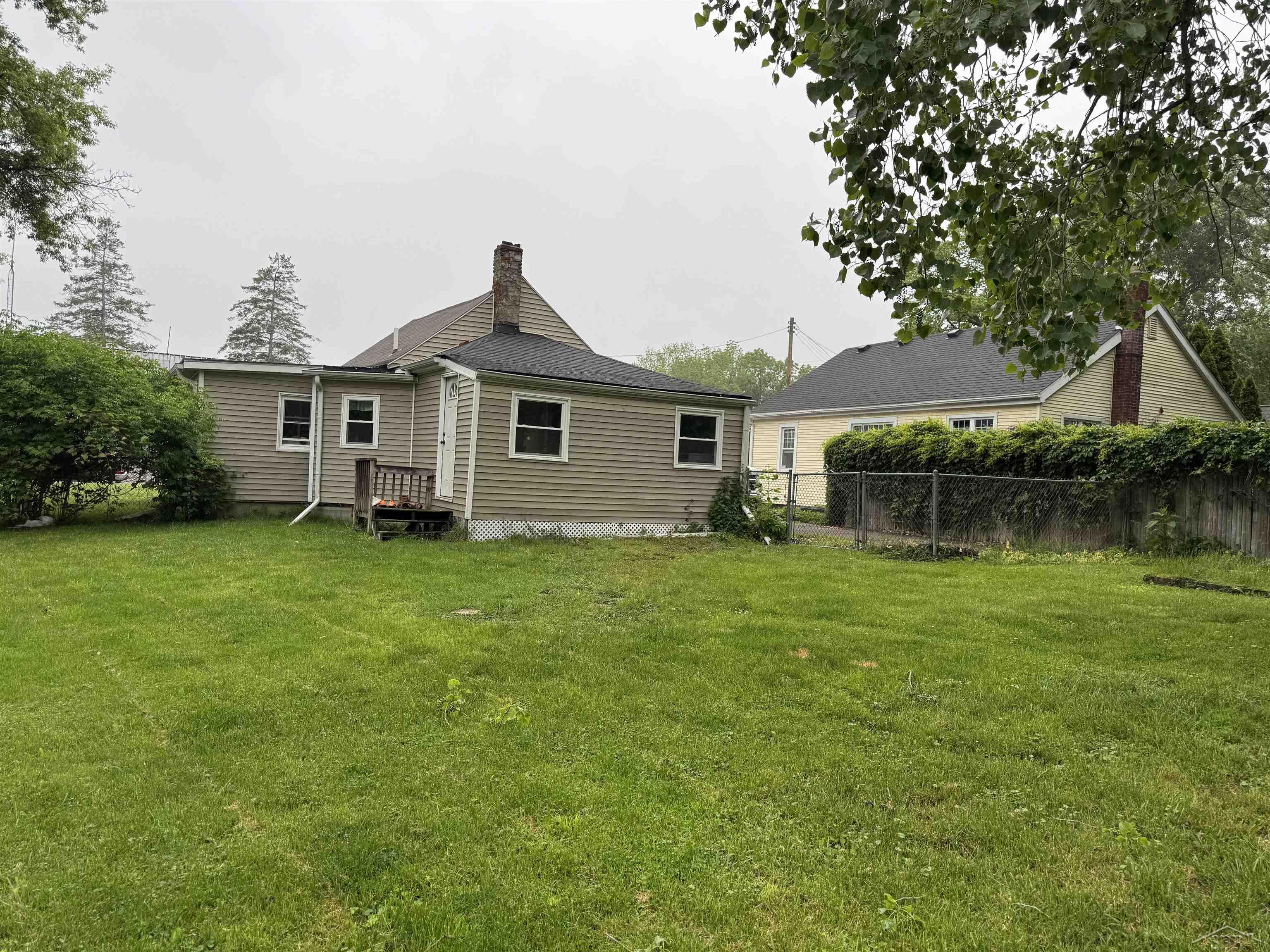 227 South McKinley Road Flushing, MI 48433 - Photo 3 of 17