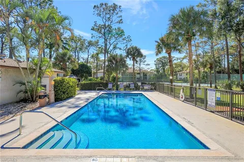 $250,000 | 1965 Courtyard Way, Unit E106, Naples, FL 34112