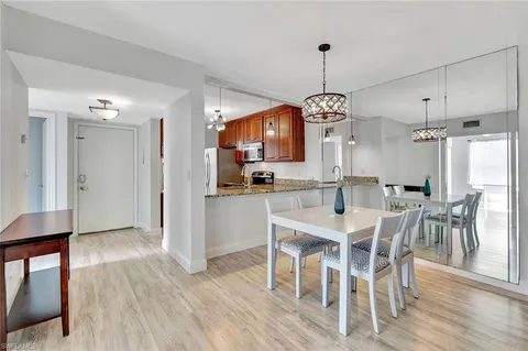 $250,000 | 1965 Courtyard Way, Unit E106, Naples, FL 34112